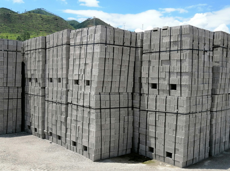 水泥磚頭改用黑色塑鋼帶免托打包的優(yōu)勢有哪些？